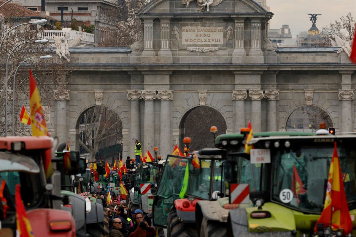 Hundreds of farmers descend on Madrid as tractor protests sweep European capitals
