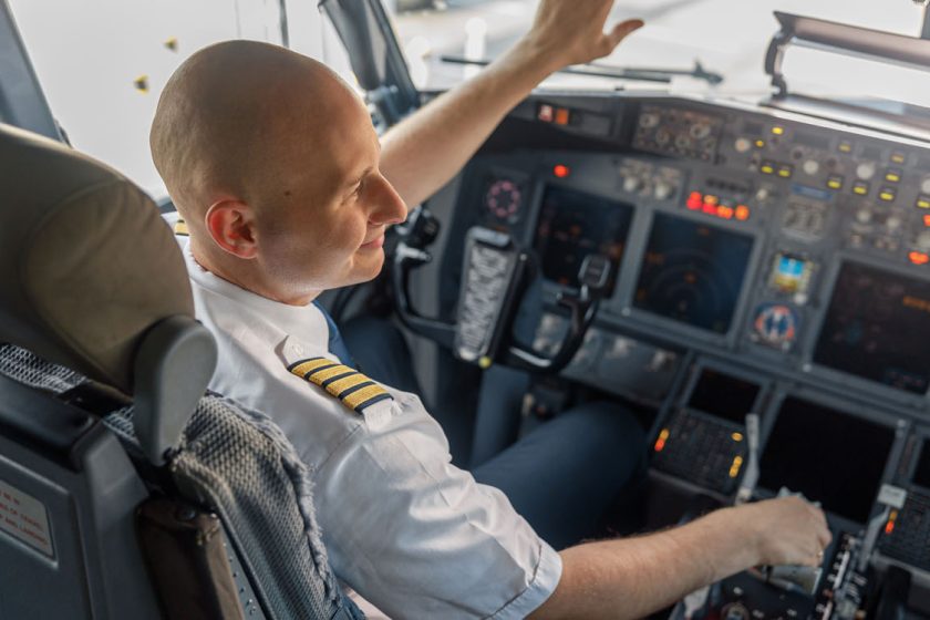 Experienced pilots’ eye motions exhibit greater structure