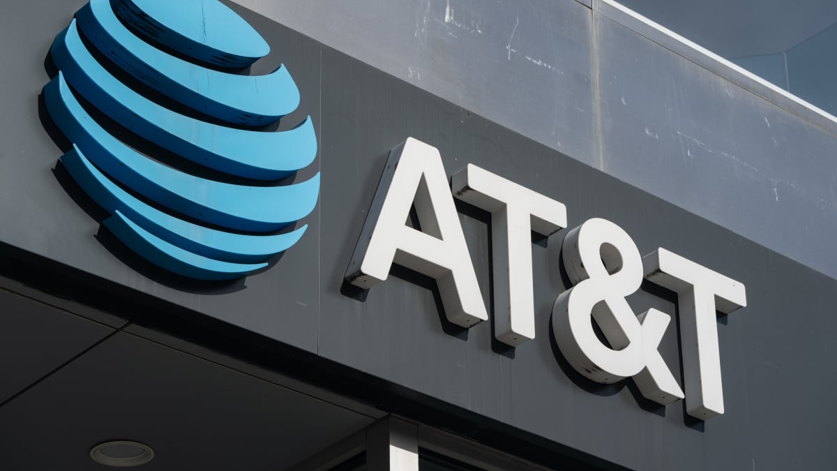 AT&T will give a  credit to customers for its major outage downtime