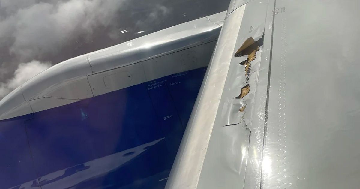 Passengers Alarmed to See Plane Wing Falling Apart in Mid-Air