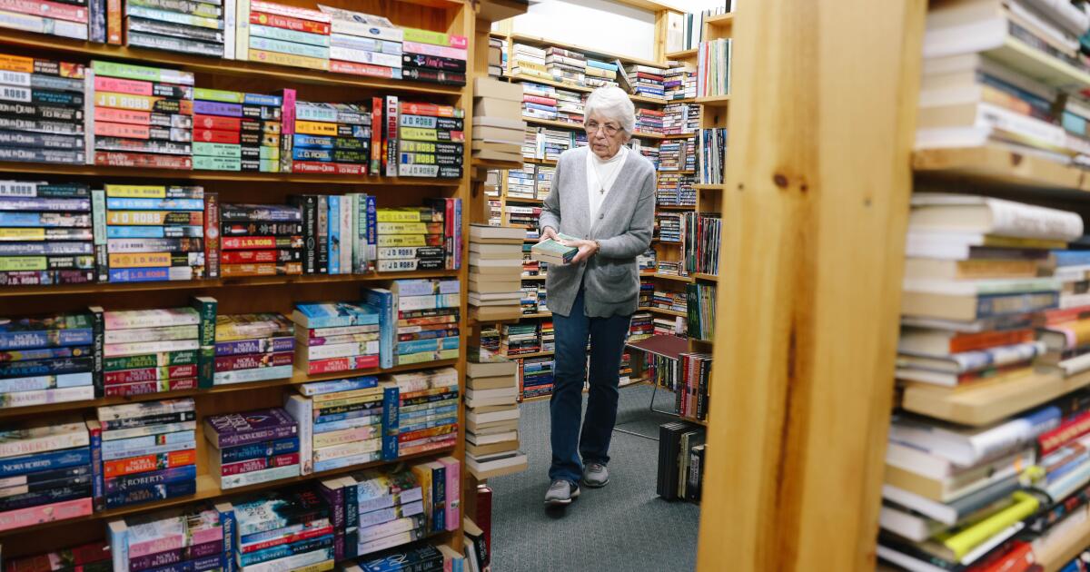 Book Rack in Arcadia is closing. Customers mourn