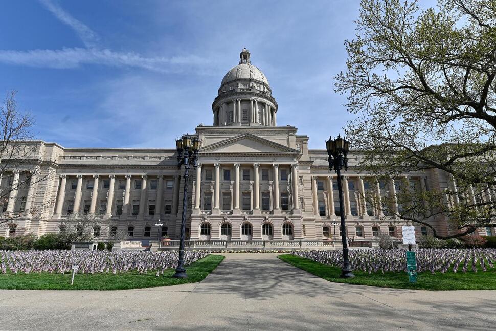 Kentucky House Committee Passes Bill Requiring Moment of Silence in Schools