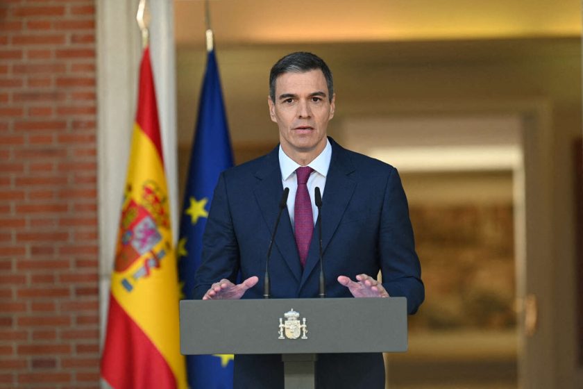 Pedro Sanchez maneuvers to secure his majority in Spain