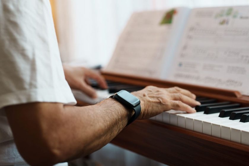 How cognitive and physical demands interact when learning to play the piano